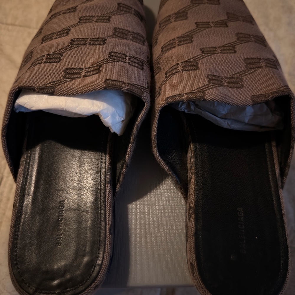 Balenciaga Brown Patterned Loafers - Picture 2 of 9